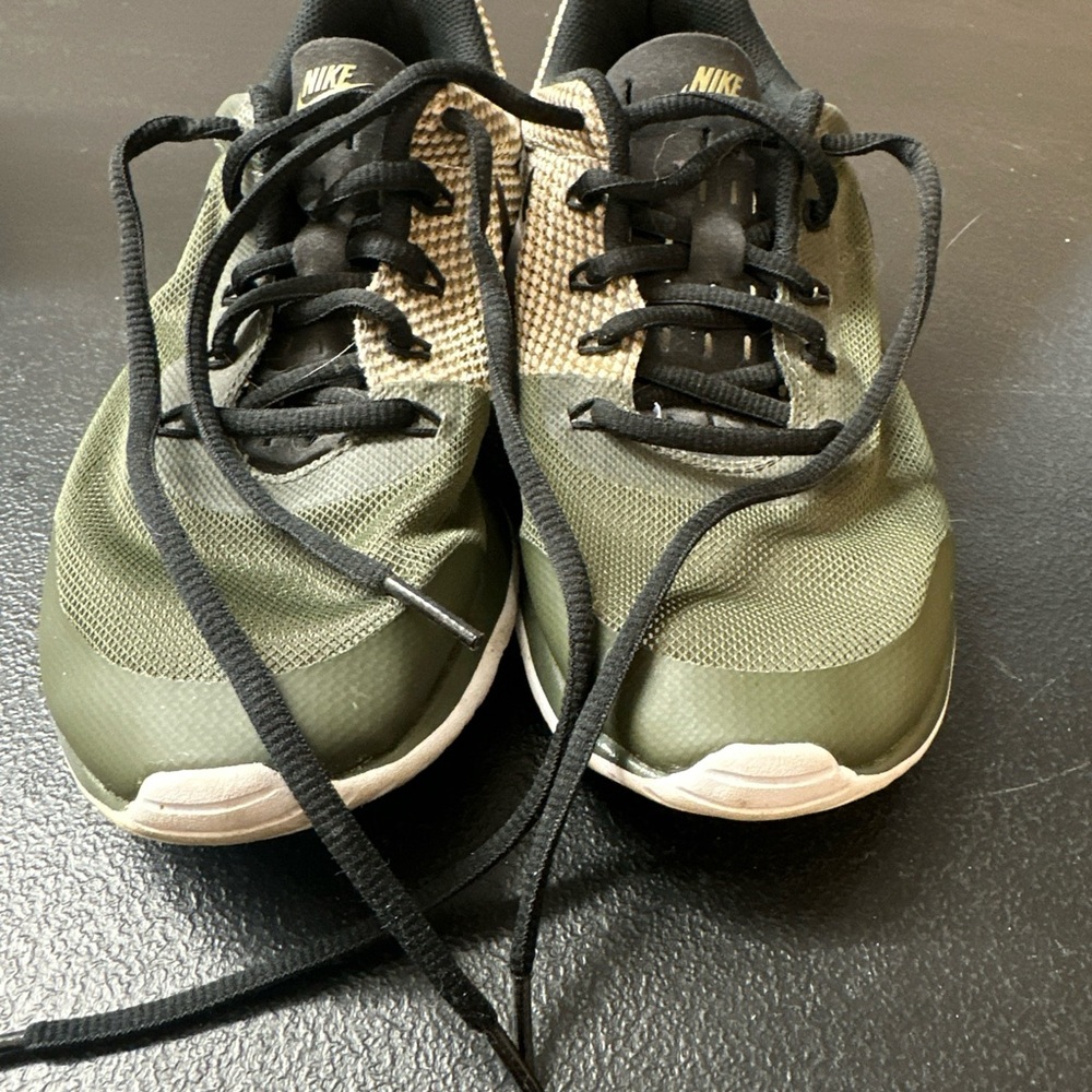 Kids Nike Size 5 Y Green And Black